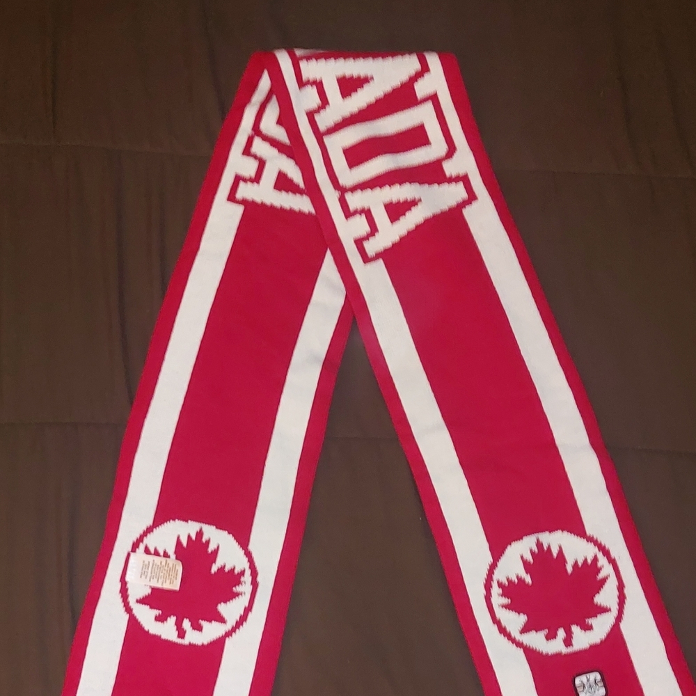 Hudson Bay Co. Canada Scarf Paralympics Red White Acrylic Striped Maple Leaf